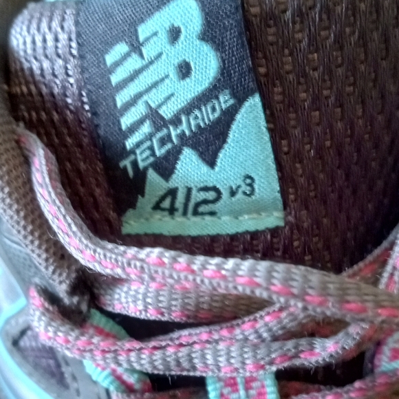 New Balance Gray And Pink Tech Aide 412 V3 Sneakers - Picture 8 of 9